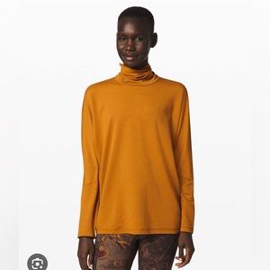 Lululemon Moraine Turtleneck Roman gold color size Medium